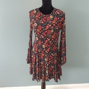 🌼floral sleeved dress w/keyhole back AEO🌺
